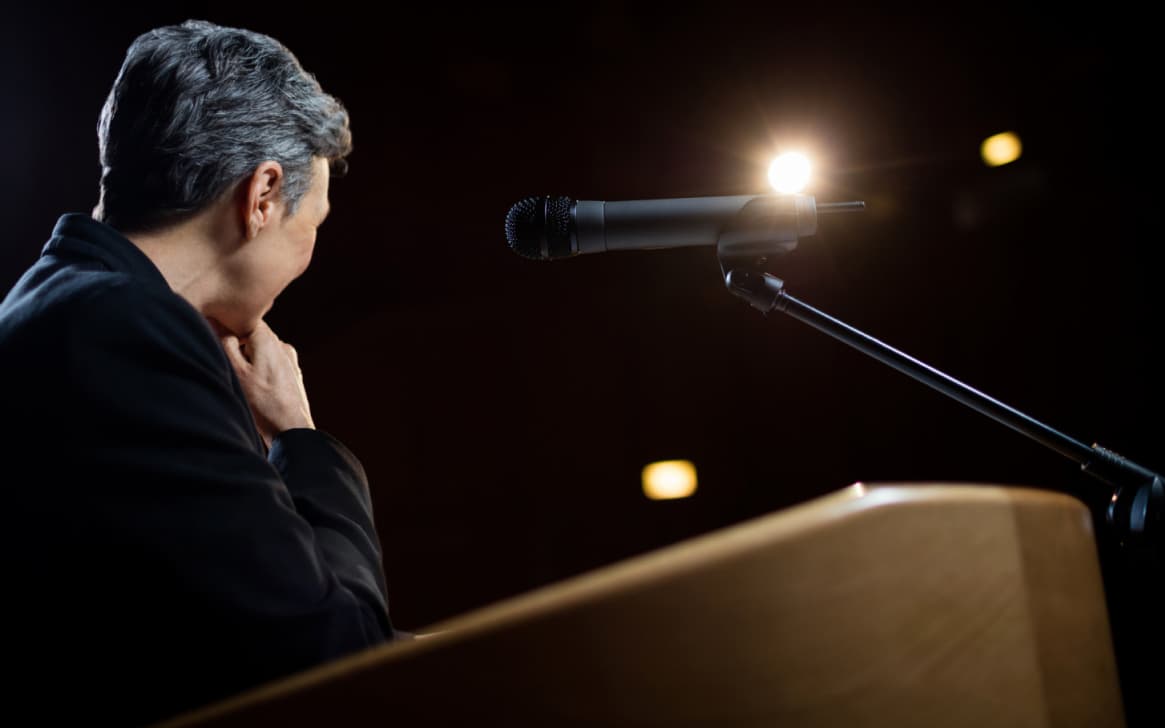 How to Master Public Speaking: Tips from World-Famous Speakers